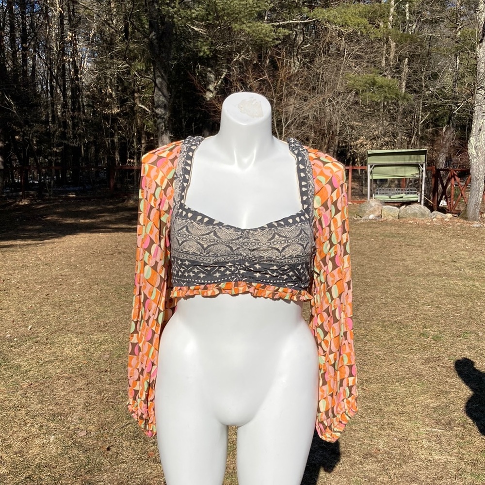 Free People circle geometric sleeve varied print ruffle trim crop top size L